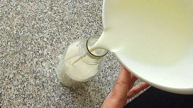 Pour the thick liquid into glass or plastic bottles